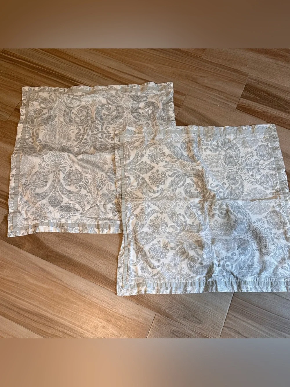 Pottery Barn Samantha Damask King Duvet Cover & 2 Euro shams Blue